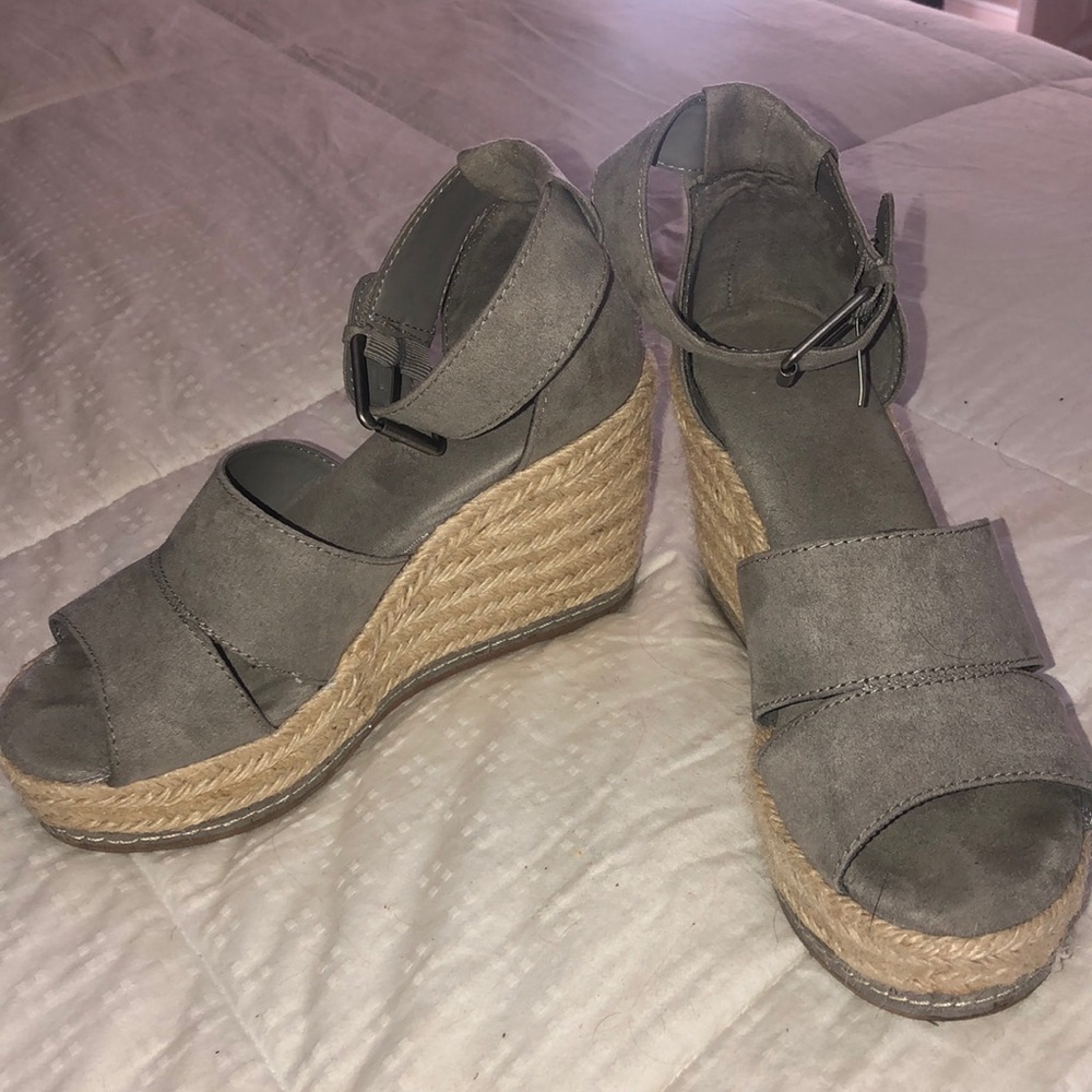 Shoes - Picture 2 of 2